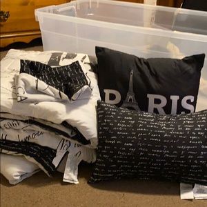 Paris/Eiffel tower Comforter